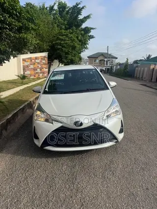 Toyota Vitz 2017 White