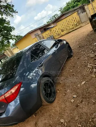 Toyota Corolla LE ECO 4dr Sedan (1.8L 4cyl CVT) 2017 Gray