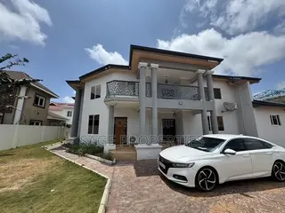 3bdrm Duplex in School Junction for rent