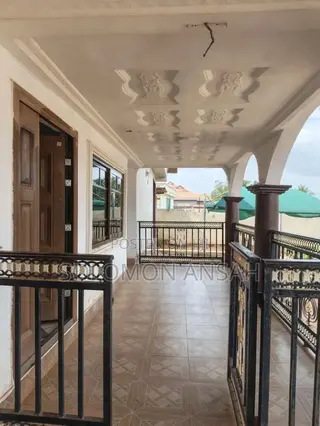 6bdrm House in Free Will Agency, Kumasi Metropolitan for sale
