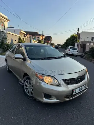 Toyota Corolla LE 4dr Sedan (1.8L 4cyl 4A) 2010 Gold
