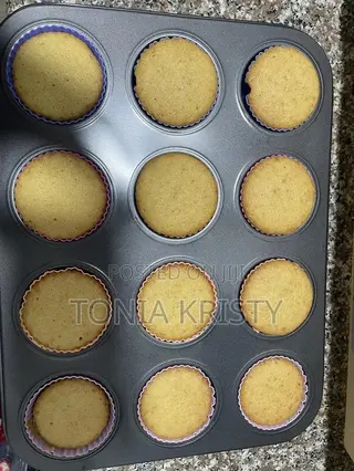 Cupcake (Vanilla and Red Velvet)