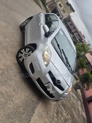 Toyota Vitz 1.0 FWD 5dr 2010 Gray