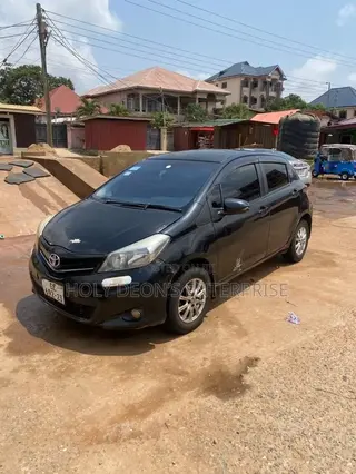 Toyota Vitz 1.3 AWD 5dr 2012 Black
