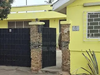 10bdrm Bungalow in UPSA Area for sale