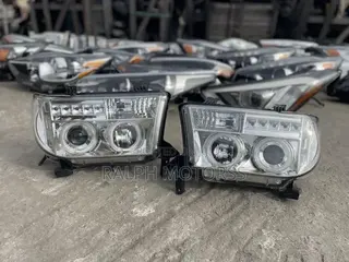 Toyota Tundra 2008-2010 Spec Headlights