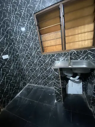 1bdrm Room & Parlour in American House Down for rent