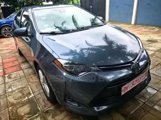 Toyota Corolla LE Eco (1.8L 4cyl 2A) 2018 Gray