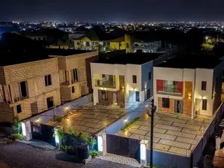 4bdrm Duplex in Community 25 for sale