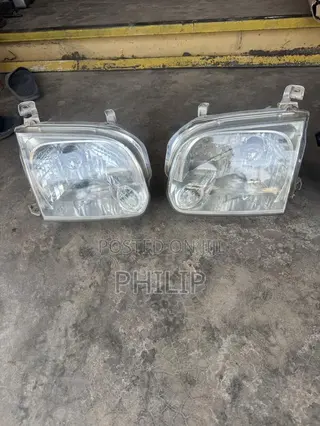 Toyota Sequoia Headlight Pair