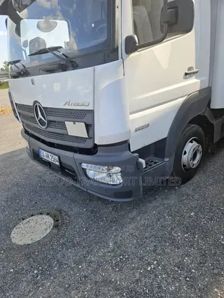 White DAF Heavy-Duty Truck 2017