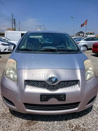 Toyota Vitz 2010 Gray