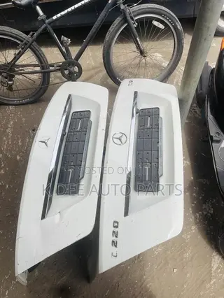 Benz C250 Boot Available