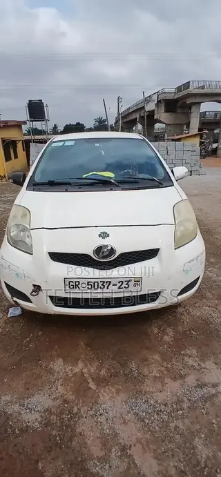 Toyota Vitz 2010 White