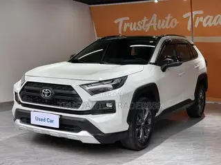 Toyota RAV4 Limited AWD 2023 White