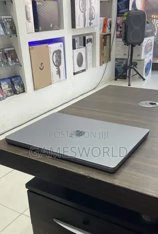 Laptop Apple MacBook Pro 2023 M3 8GB Apple M3 SSD 1T