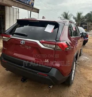 Toyota RAV4 LE AWD 2020 Red