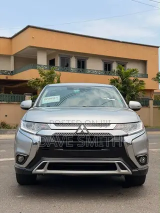 Mitsubishi Outlander SE FWD 2020 Silver