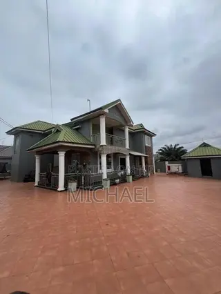 6bdrm Duplex in Pentecost for sale
