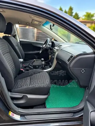 Toyota Corolla L 4dr Sedan (1.8L 4cyl 4A) 2015 Gray