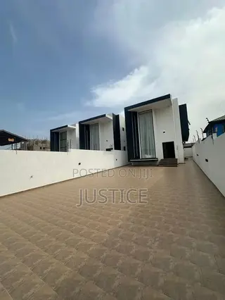 4bdrm House in Ashaley Botwe, School Junction for sale