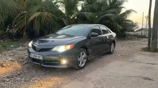 Toyota Camry SE 4dr Sedan (2.5L 4cyl 6A) 2014 Gray