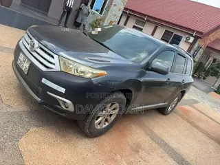 Toyota Highlander LE 4dr SUV AWD (3.5L 6cyl 6A) 2015 Gray