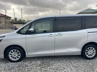 Toyota Voxy 2015 Silver