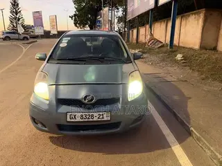 Toyota Vitz 1.0 FWD 3dr 2010 Blue
