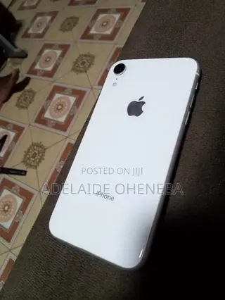 Apple iPhone XR 64 GB White