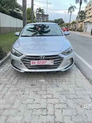 Hyundai Elantra Limited Sedan FWD (2.0L 4cyl 6A) 2017 Silver