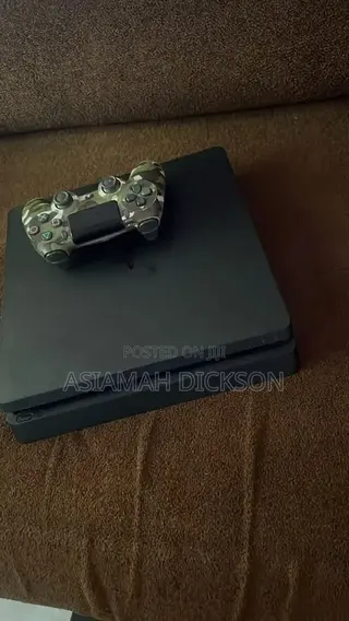 PS4 Slim 1TB With 7 Games