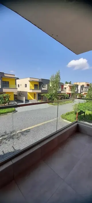 4bdrm Townhouse / Terrace in Oyarifa for rent