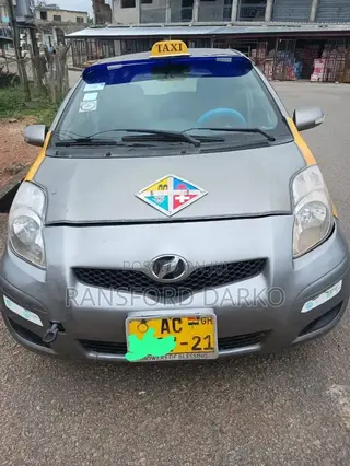 Toyota Vitz 2010 Gray