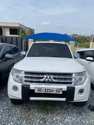 Mitsubishi Pajero 2010 White