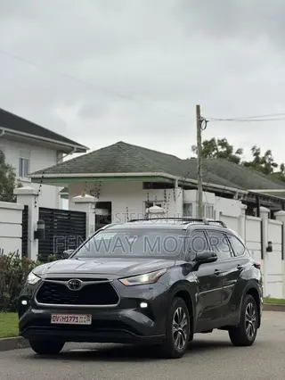 Toyota Highlander XLE 2022 Gray