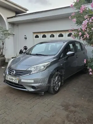 Nissan Versa 1.6 SV 4dr Sedan (1.6L 4cyl CVT) 2015 Gray