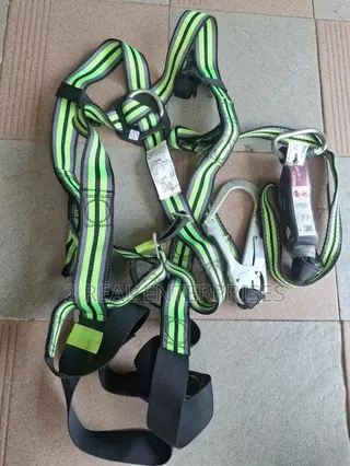 Fall Arrest Safety Harness W Shock Absorbing Lanyard & Scaffold Hook
