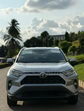 Toyota RAV4 2021 Silver