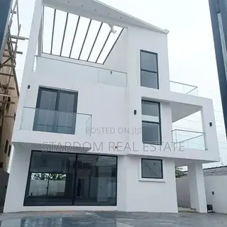 4bdrm Duplex in Adjiriganor for sale