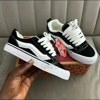 Vans Knu Skool “Black and White”