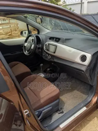 Toyota Vitz 1.3 FWD 5dr 2014 Brown