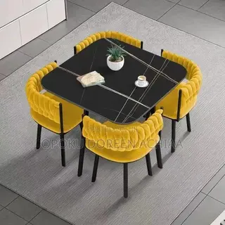 4 Chair Dinning Table