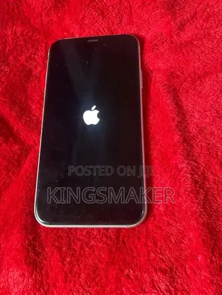 Apple iPhone XR 64 GB White