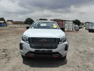 New Nissan Navara 2025 Silver