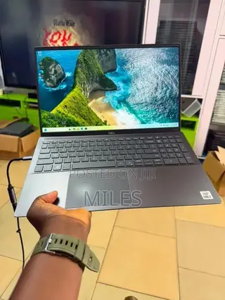 Laptop Dell Vostro 7510 4GB Intel Core i7 SSD 256GB