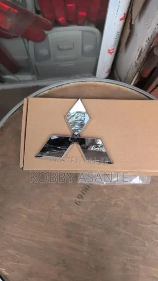 Outlander 2018 Front Emblem
