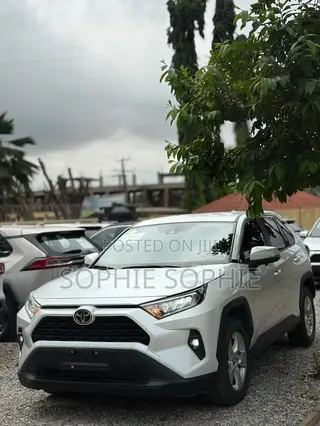 Toyota RAV4 LE AWD 2023 White