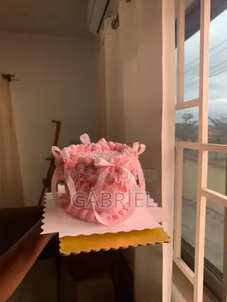 4inch Vintage Heart Birthday Cake