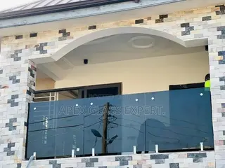 Spigot System Balustrade With Railing Support by Apexglass.